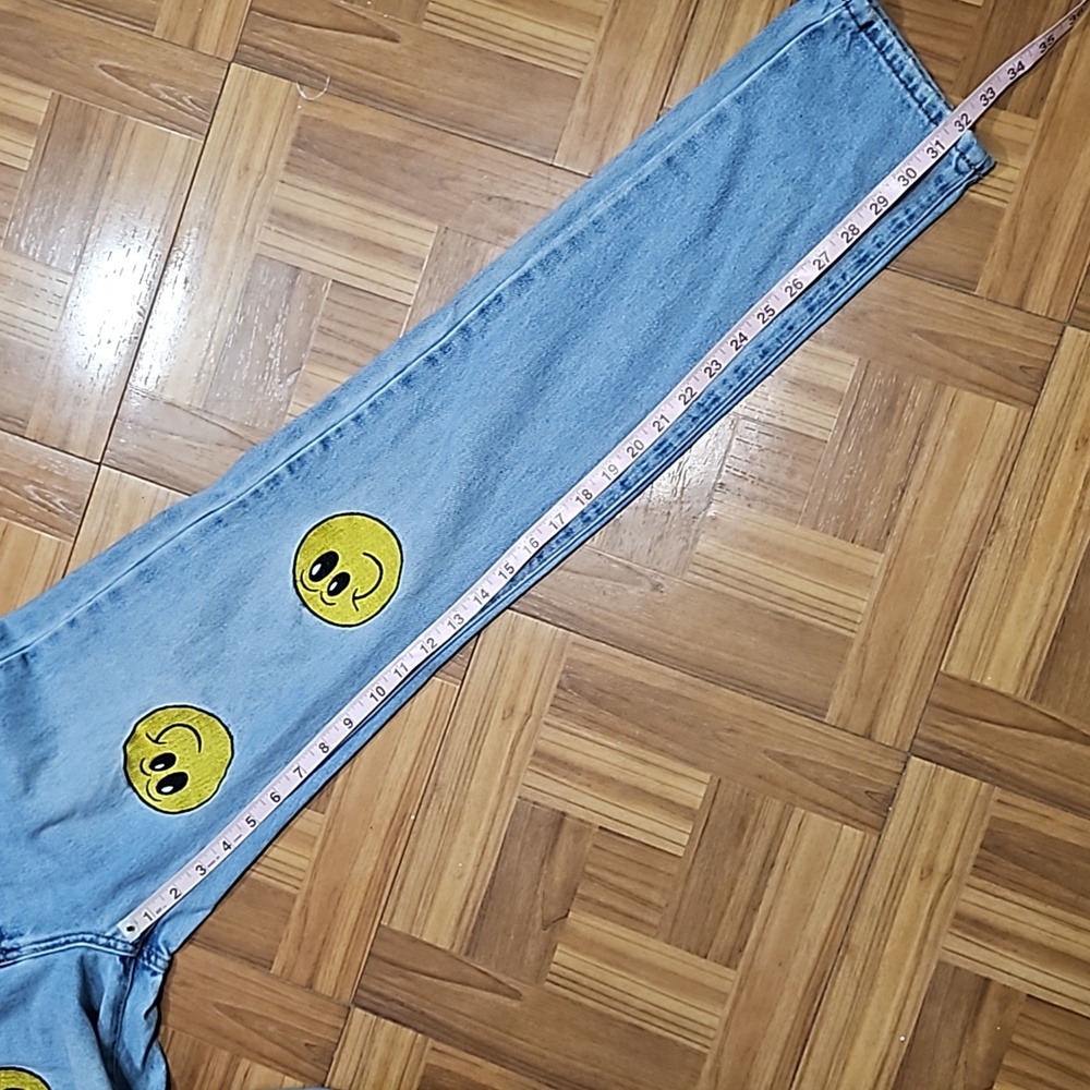 FASHION NOVA smiley jeans - Picture 9 of 12